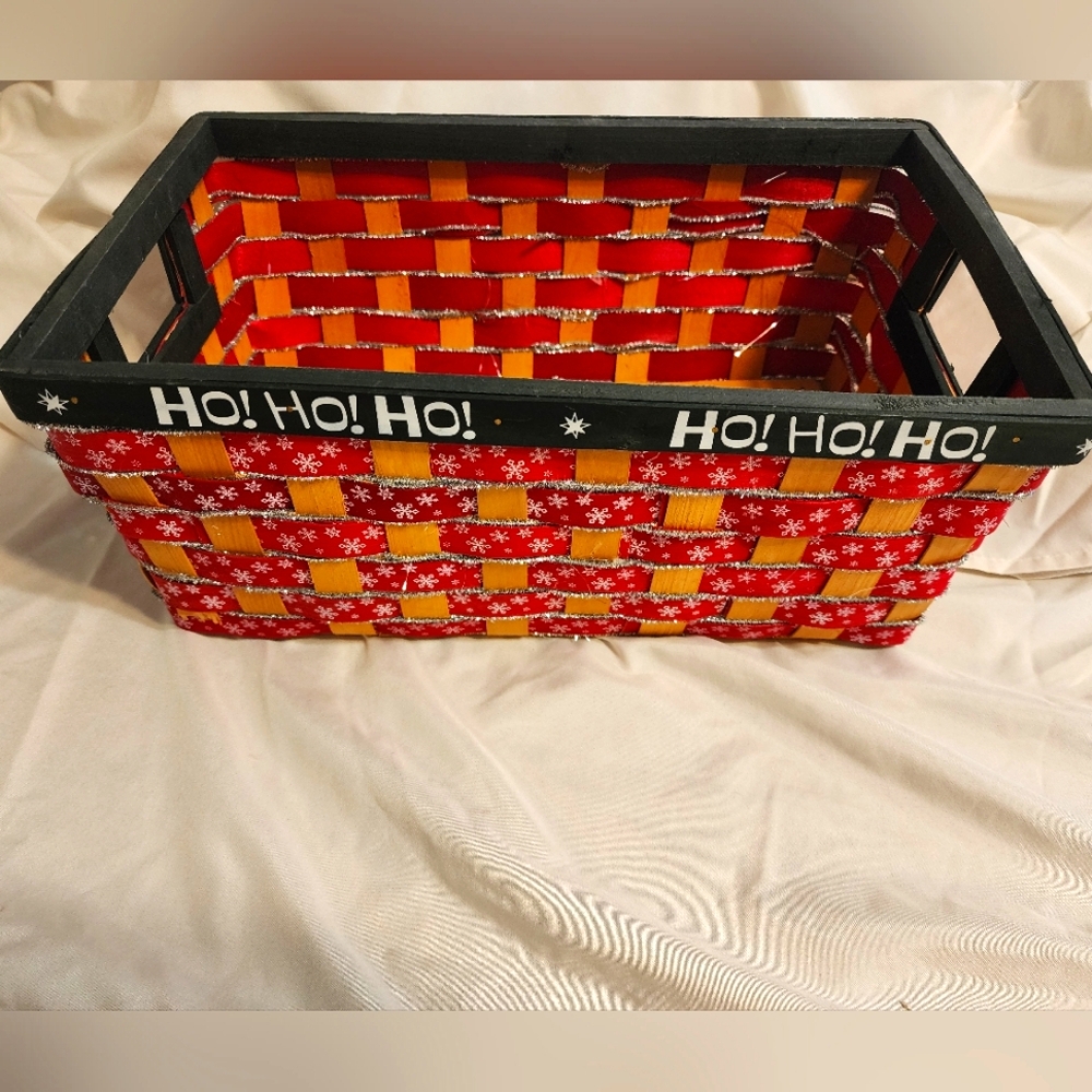6 X 9.5 In Rectangular Wicker Basket Red And Green Accents Christmas Theme